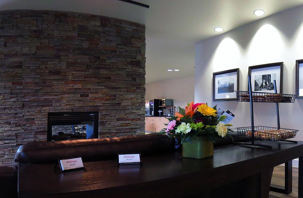 Kanata Whitecourt Exteriör bild